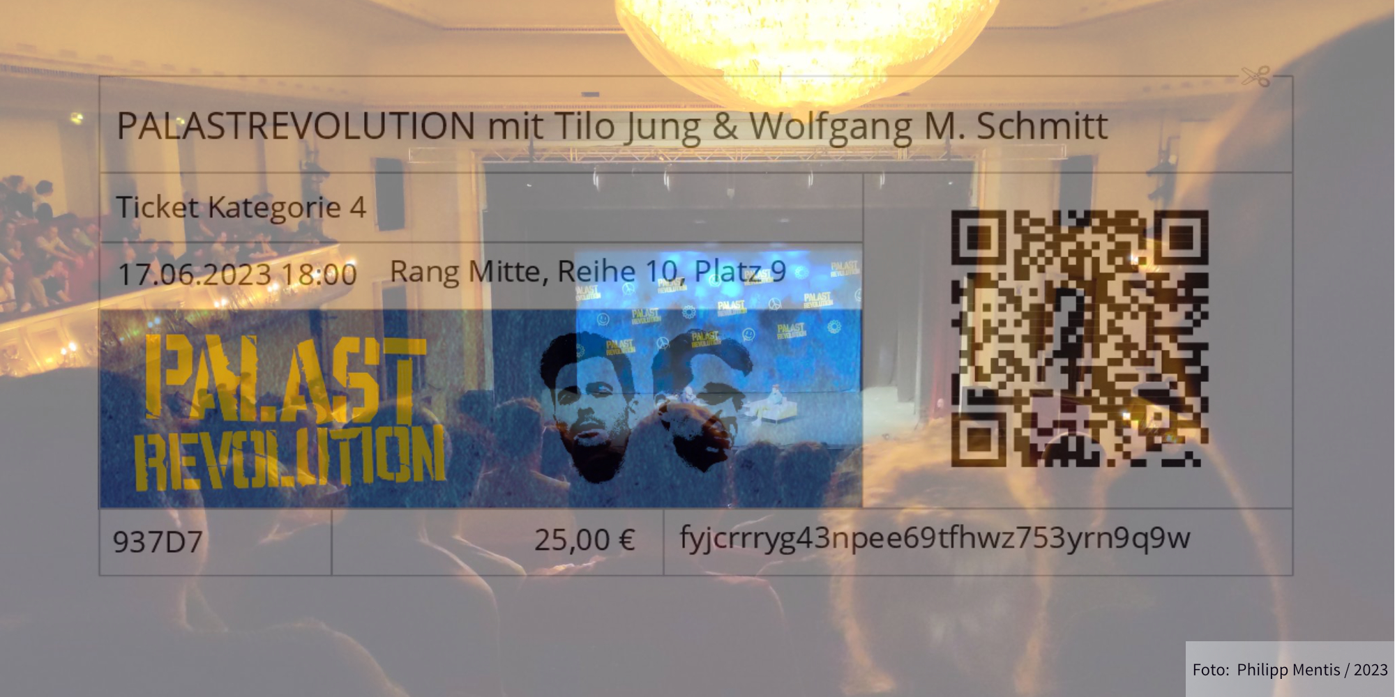 !B Ticket der Palastrevolution leicht transparent abgebildet, dahinter ist der Saal im Admiralspalast sichtbar.